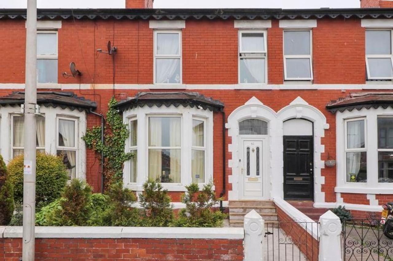Cheerful 4-Bedroom Holiday Home Close To The Sea - Blackpool — Photos 1